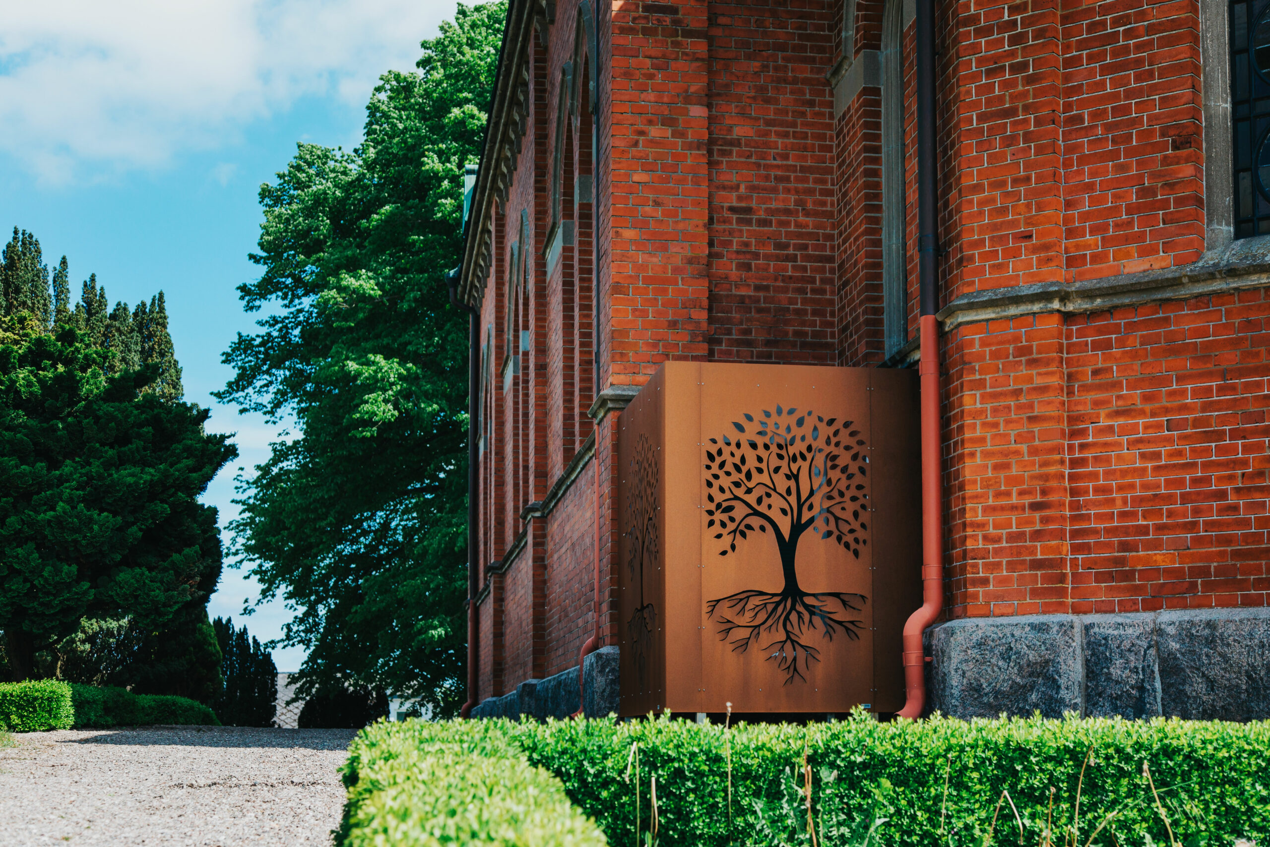 Värmepumpskydd i corten, mönster träd, Östra Grevie Kyrka